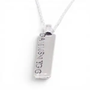 sivrplatta med texten GAMMSNYGG