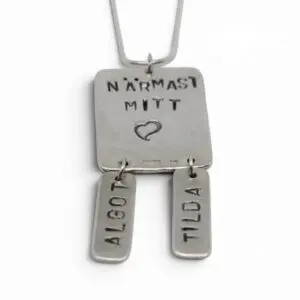 handgjort silverhalsband med namn och text