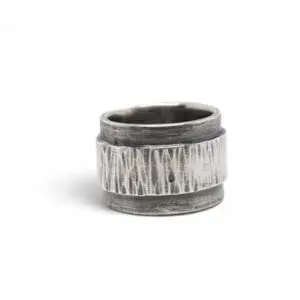 bred, handgjord svartoxiderad silverring
