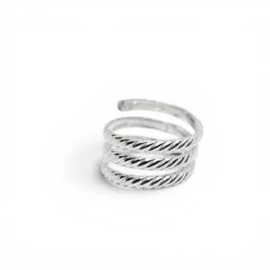 spiralring i silver med mönster