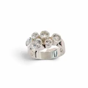 silverring med 6st gnistrande stenar