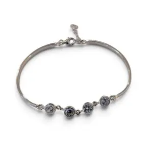 silverarmband med 4 vita stenar