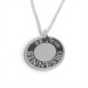 silverhalsband med texten Ge mig sinnesro