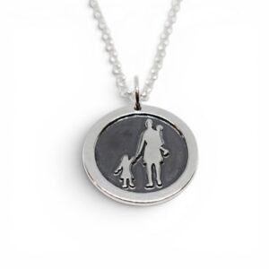 silverhalsband med mamma och barn