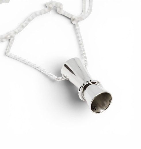 "DE-STRESS"-necklace - de stress 1 silverhalsband på vit bakgrund