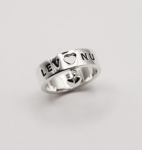 LEV NU-silverring med löst hjärta - levnuring4 silverring med text och hjärtan