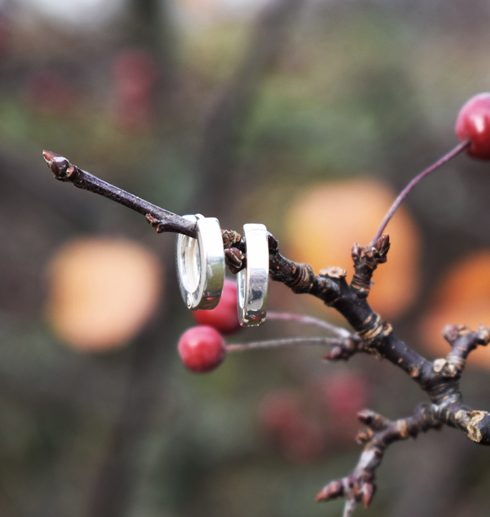 Lazy-earrings - lazybas3 silverörhängen på gren i träd