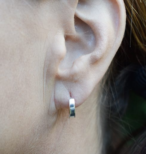 Lazy-earrings - lazybas5 Silverörhängen på kvinnas öra